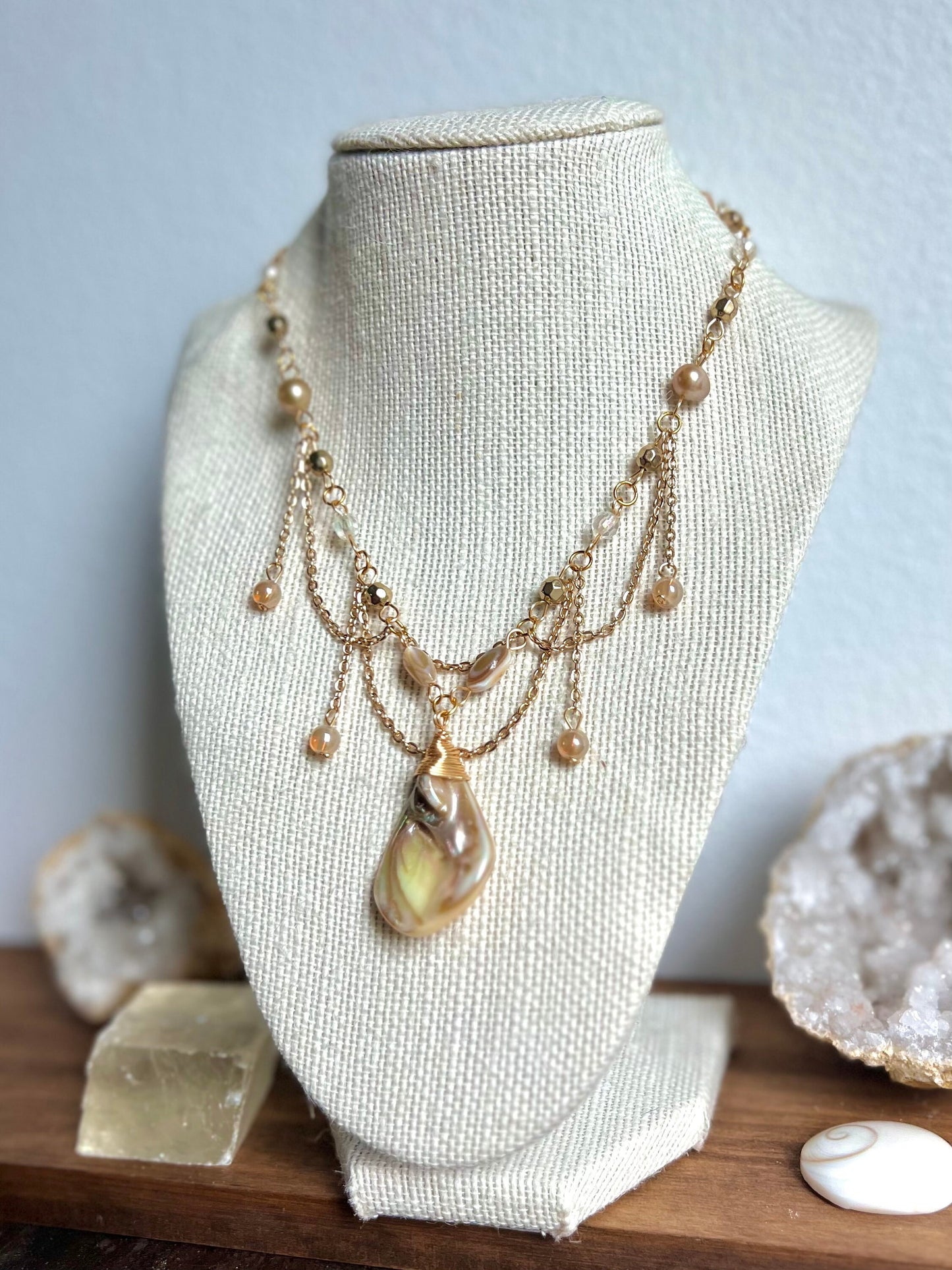 Gold/Silver Pearl Under the Sea Necklace | Unique Pearl Jewelry | Mother of Pearl Necklace | Elegant Statement Piece | Bridal Pearl Necklace