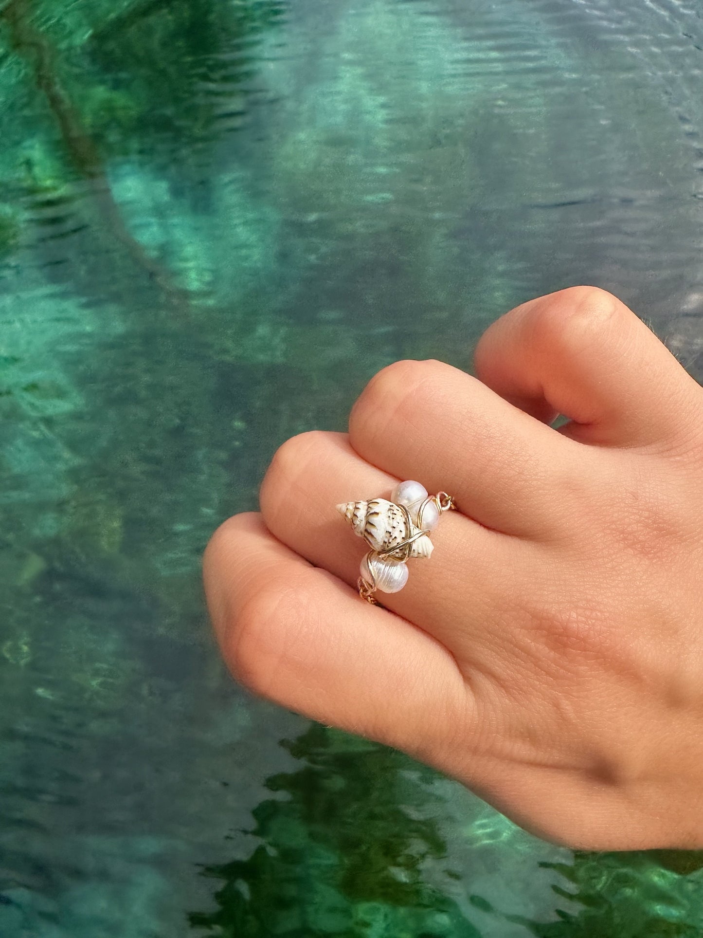 Seashell Chain Ring US | Shell Pearl Jewelry | Mermaid Aesthetic Ring | Ocean Themed Jewelry | Shell Accessory | Handmade Shell Ring | Siren