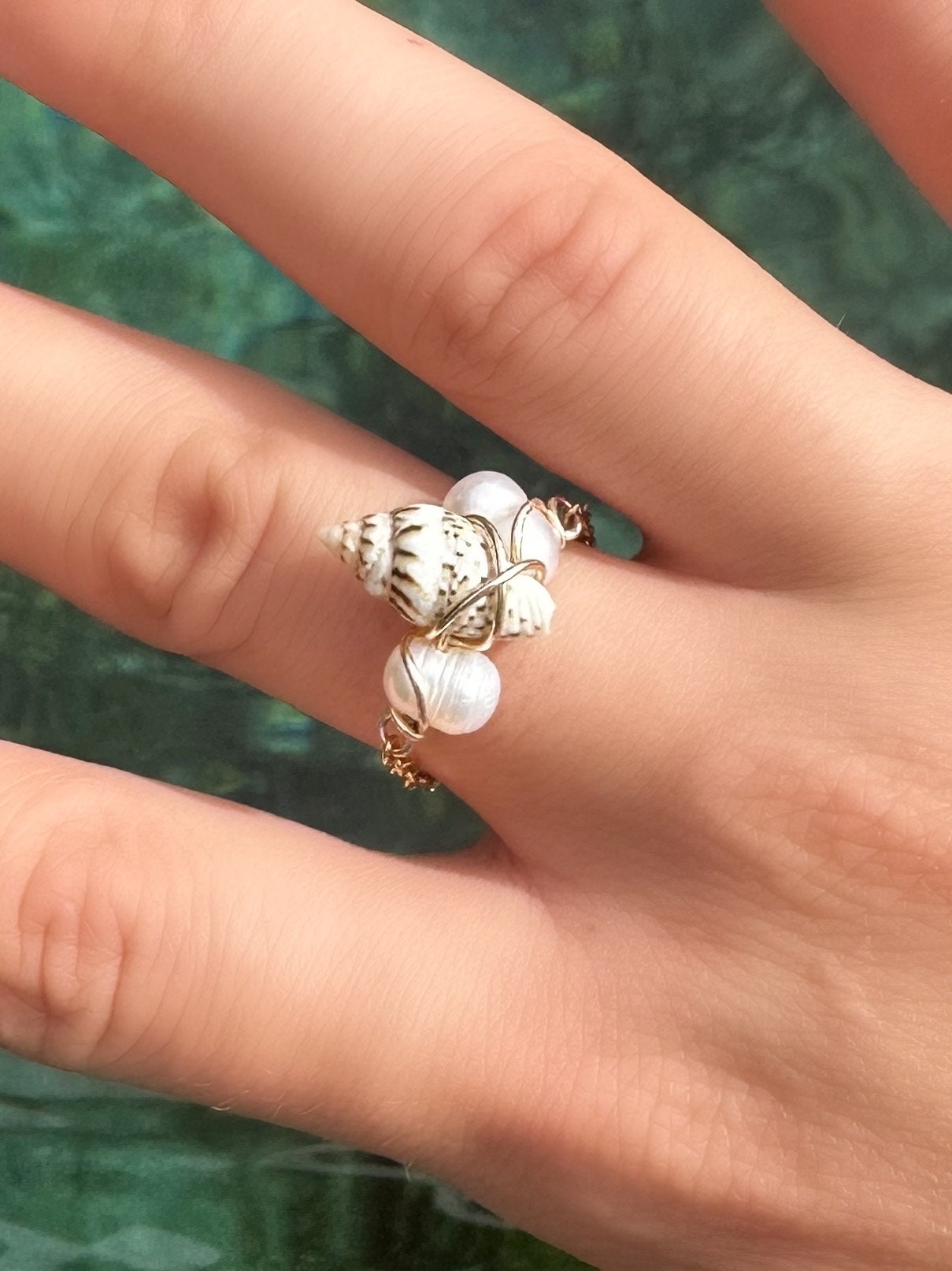 Seashell Chain Ring US | Shell Pearl Jewelry | Mermaid Aesthetic Ring | Ocean Themed Jewelry | Shell Accessory | Handmade Shell Ring | Siren