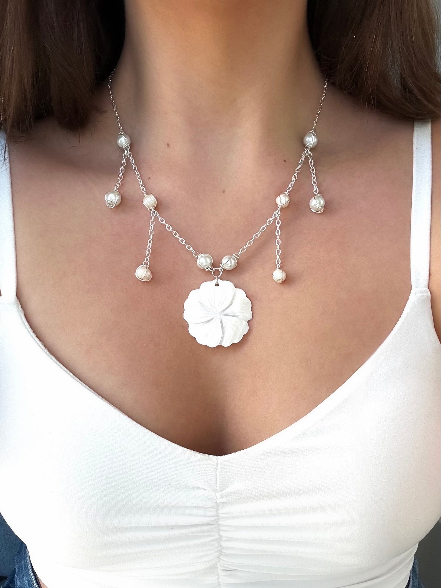 Aloha White Necklace Gold/Silver | Unique Hibiscus Jewelry | Mother of Pearl Necklace | Elegant Statement Piece | Flower Necklace | Pearl