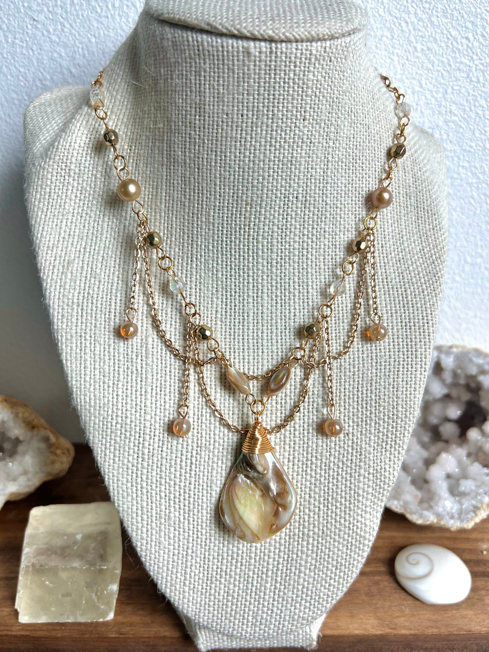Gold/Silver Pearl Under the Sea Necklace | Unique Pearl Jewelry | Mother of Pearl Necklace | Elegant Statement Piece | Bridal Pearl Necklace