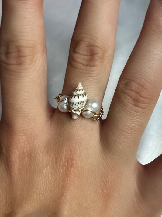 Seashell Chain Ring US | Shell Pearl Jewelry | Mermaid Aesthetic Ring | Ocean Themed Jewelry | Shell Accessory | Handmade Shell Ring | Siren