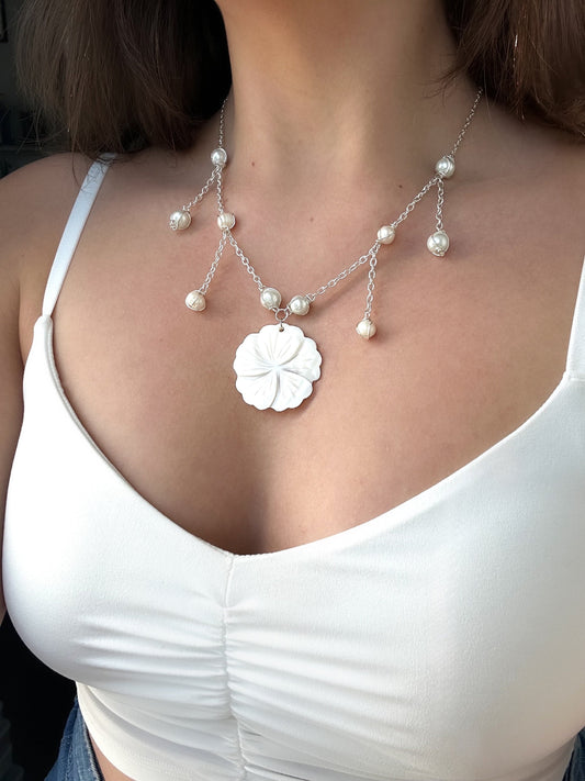 Aloha White Necklace Gold/Silver | Unique Hibiscus Jewelry | Mother of Pearl Necklace | Elegant Statement Piece | Flower Necklace | Pearl