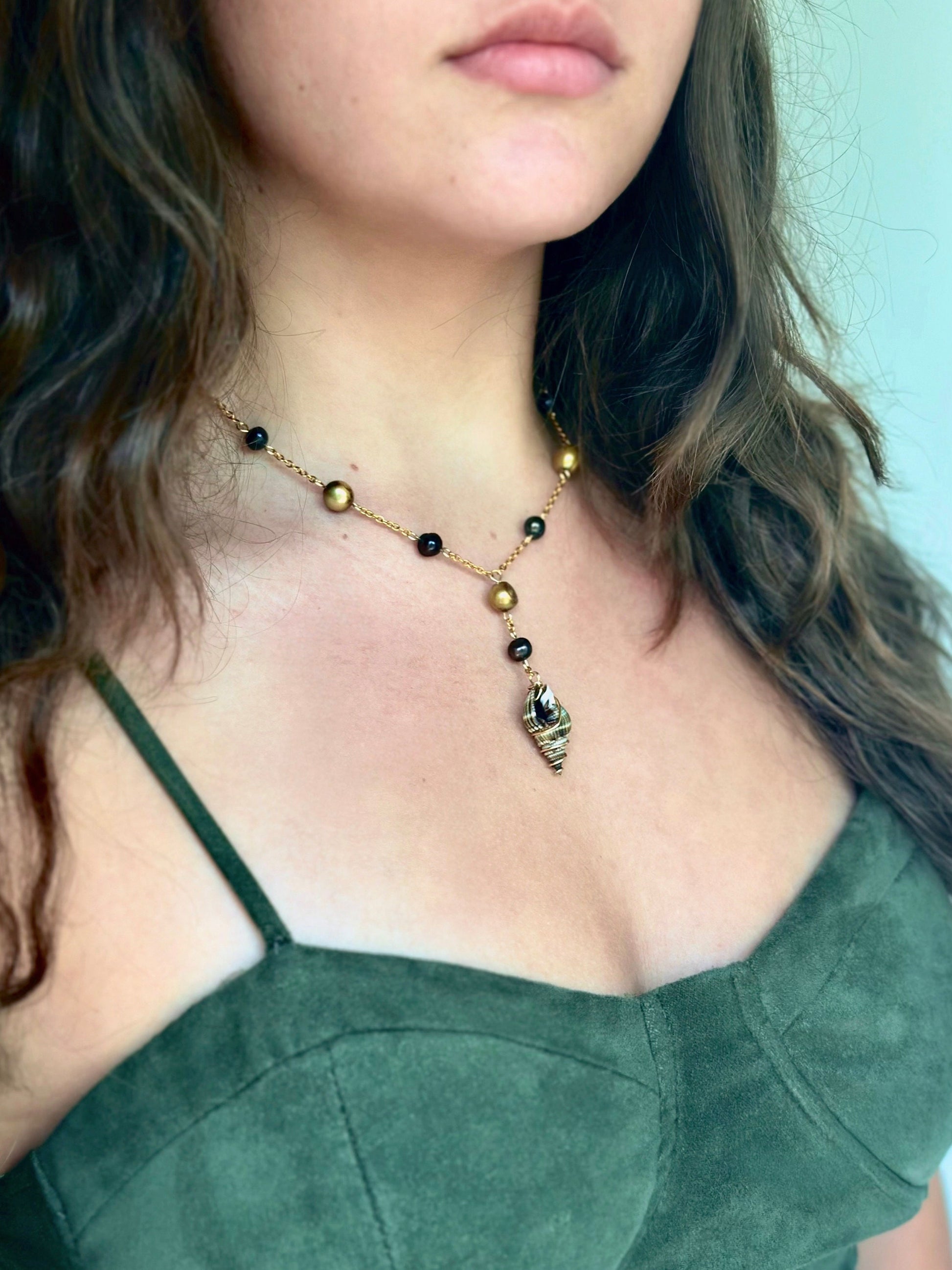 Handmade Eris Seashell Black Pearl Necklace | Goth Beachy Shell Jewelry | Dark Elegant Pearl Necklace | Dainty Mermaid Siren Shell Jewelry