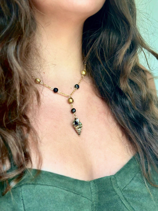 Handmade Eris Seashell Black Pearl Necklace | Goth Beachy Shell Jewelry | Dark Elegant Pearl Necklace | Dainty Mermaid Siren Shell Jewelry