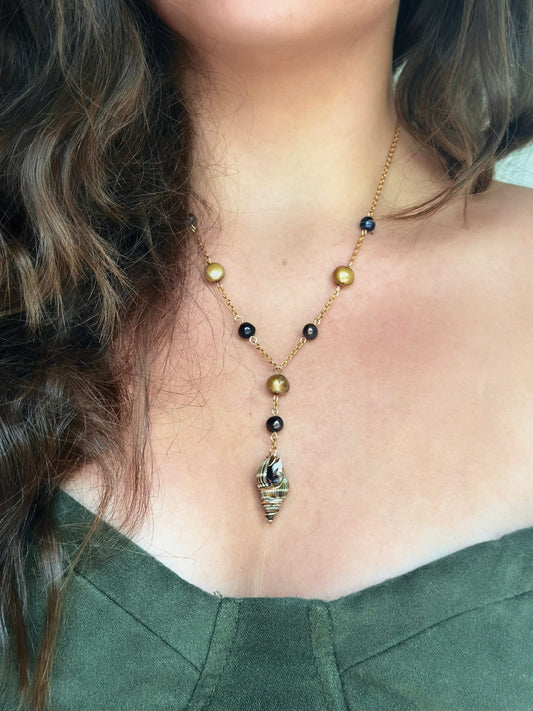 Handmade Eris Seashell Black Pearl Necklace | Goth Beachy Shell Jewelry | Dark Elegant Pearl Necklace | Dainty Mermaid Siren Shell Jewelry