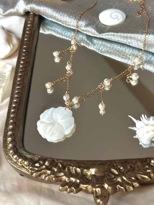 Aloha White Necklace Gold/Silver | Unique Hibiscus Jewelry | Mother of Pearl Necklace | Elegant Statement Piece | Flower Necklace | Pearl